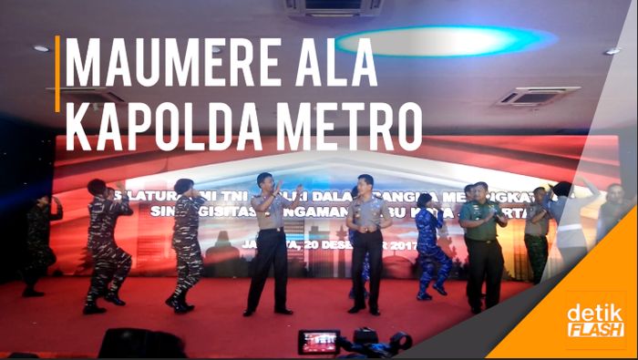 Gaya Malu-malu Kapolda Metro Joget Dangdut dan Maumere