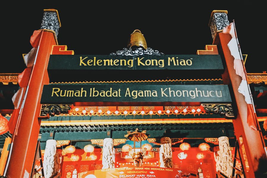 Melihat Perayaan Malam Puncak Imlek di Kelenteng Kong Miao TMII