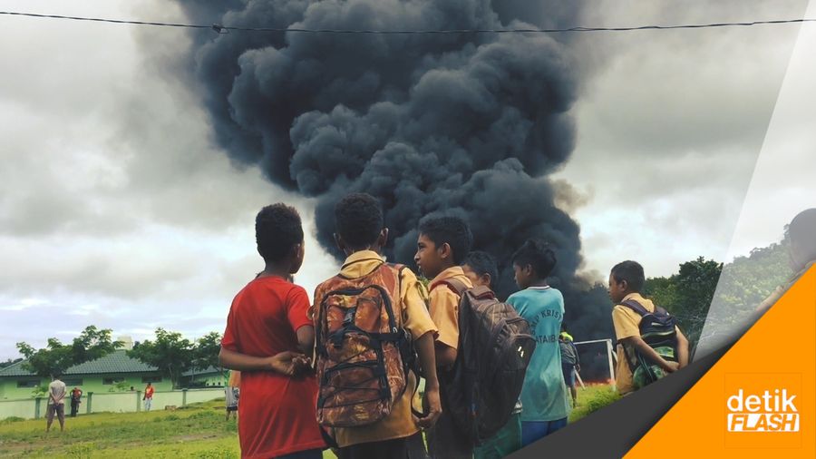 5.625 liter BBM Selundupan di Perbatasan RI-Timor Leste Dibakar
