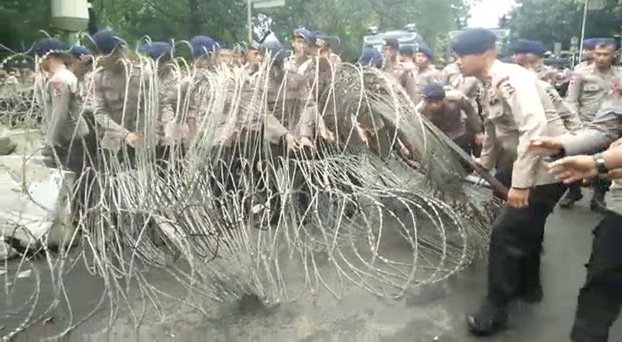 Dinilai Kondusif, Kawat Duri di Depan Monas Dibuka