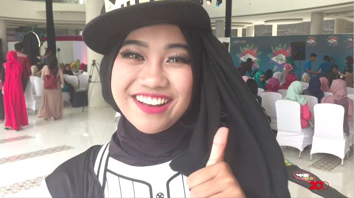 Wow Hijaber Ini Menguasai 6 Instrumen Alat Musik