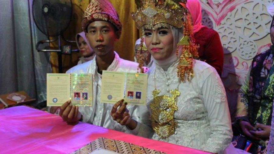 Viral! Pasangan SMP Menikah di Usia 15 Tahun