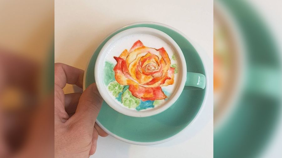 Cantiknya Latte Art Bikinan Barista Korea Ini!