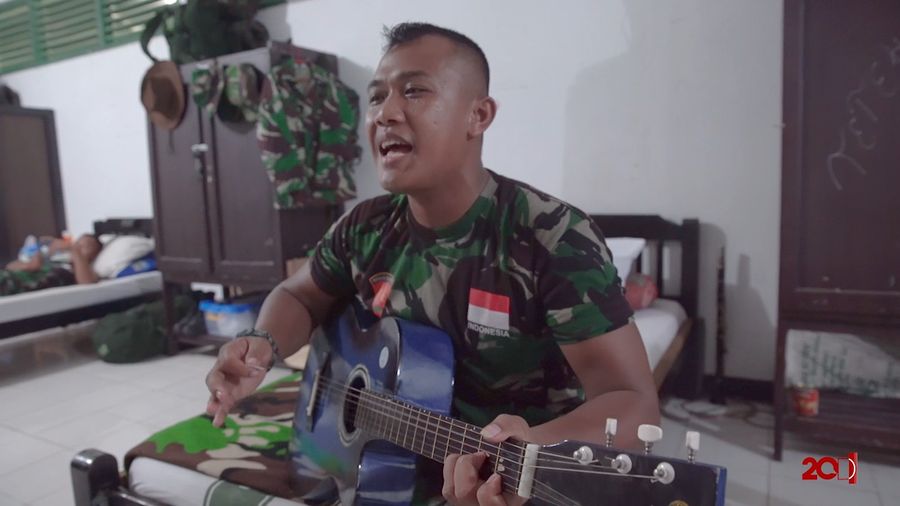 Ketuk Pintu Barak Prajurit Perbatasan Entikong