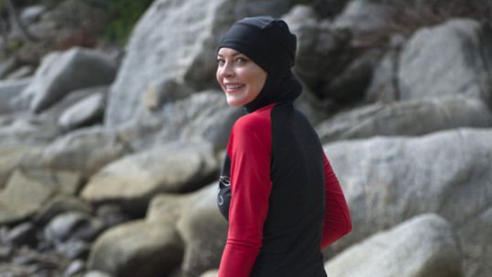 Lindsay Lohan Tampil Non-nude di Pantai dengan Burkini 