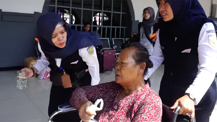 Pemudik Sakit, Petugas Kesehatan di Stasiun Senen Siap Menangani