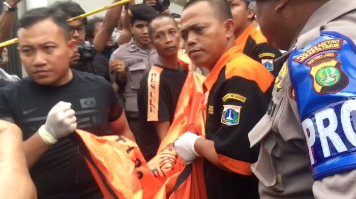 6 Jenazah Korban Perampokan Sadis Dibawa ke RS Polri
