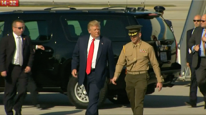 Mengapa Setelan Jas Donald Trump Selalu Kebesaran?