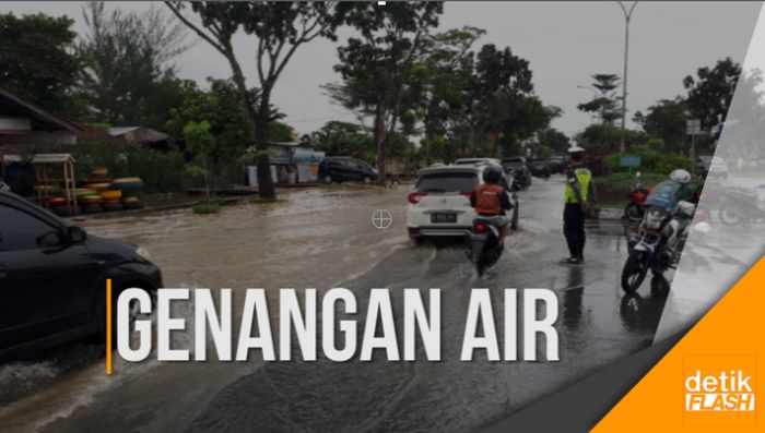 Hujan Deras, Ruas Jalan di Pekanbaru Tergenang