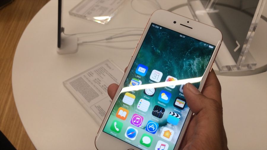 Kata Pembeli Pertama iPhone 7 di Indonesia