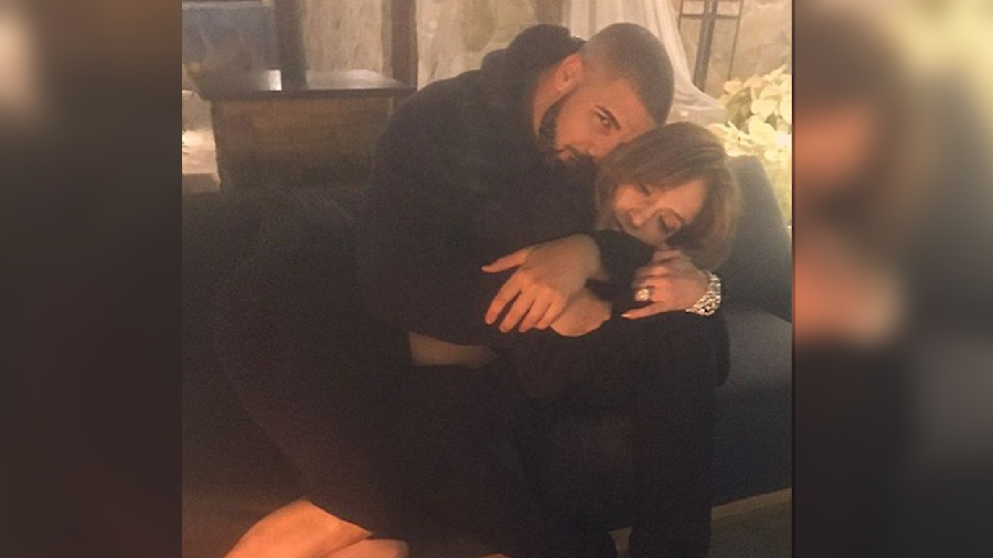 Drake dan Jennifer Lopez Mesra di Las Vegas