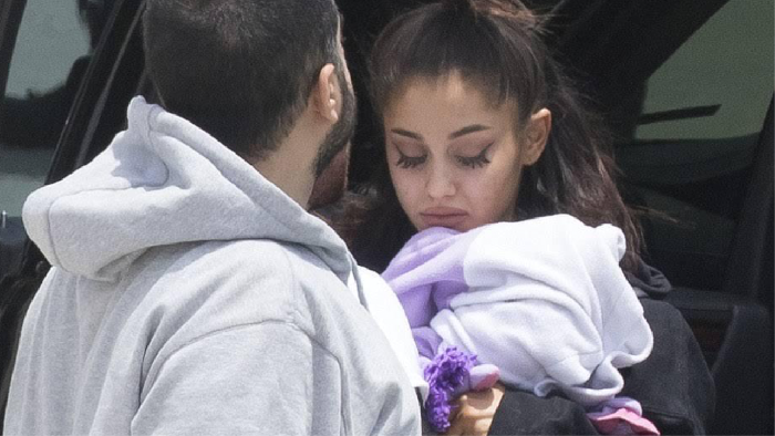 Ariana Kembali ke AS, Dukunga Mengalir Lewat #Arianastaystrong