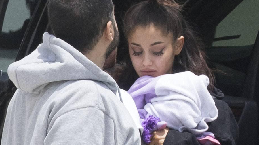 Ariana Kembali ke AS, Dukunga Mengalir Lewat #Arianastaystrong