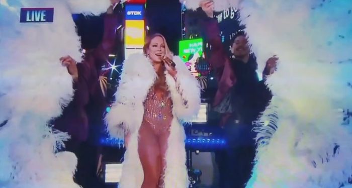 Lip Sync di Malam Tahun Baru, Pihak Mariah Carey Salahkan Produser