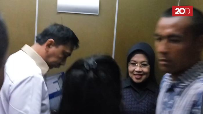 Mpok Sylvi Penuhi Panggilan Bareskrim