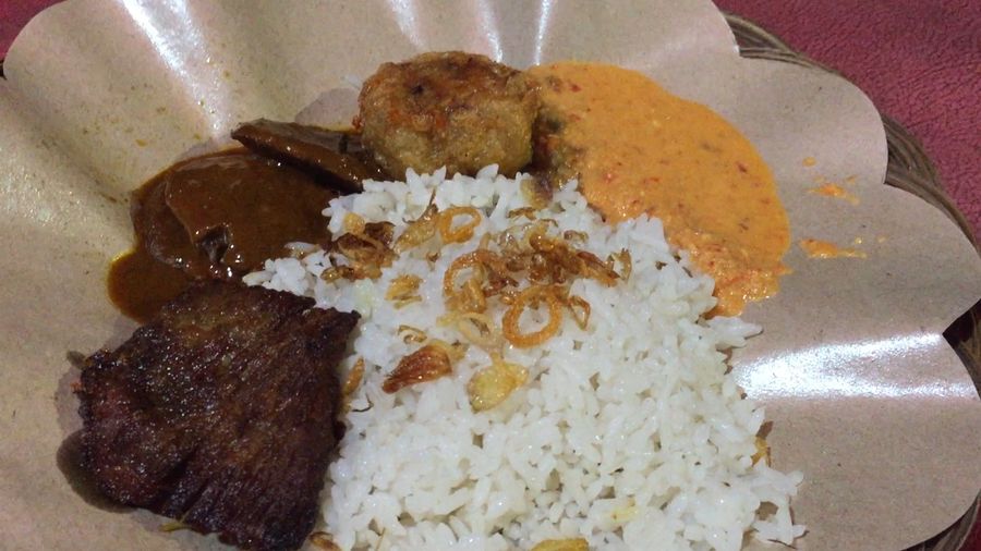 Ada Nasi Uduk Betawi dengan Belasan Lauk Menggoda di Tempat Ini