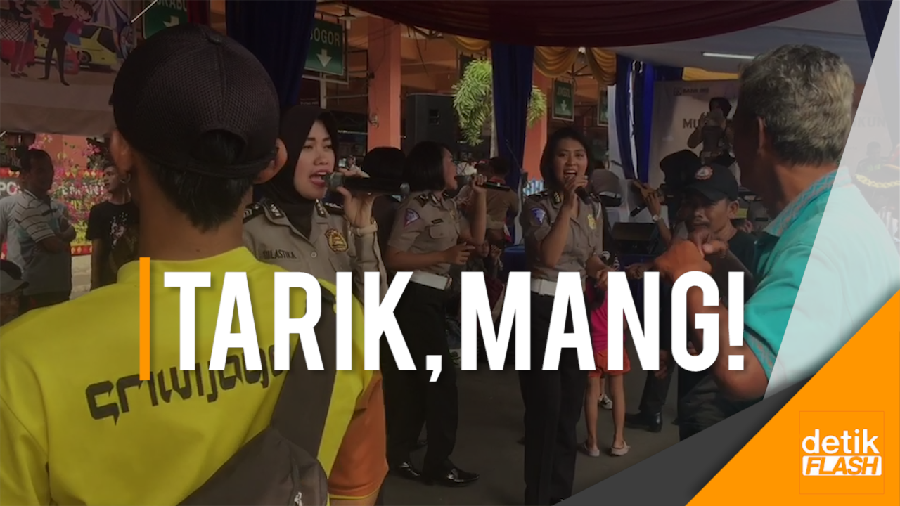 Saat Polwan Berubah Jadi Biduan