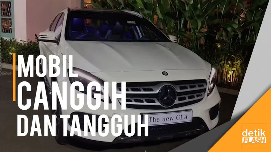 Mercy SUV yang Tangguh Hadapi Genangan