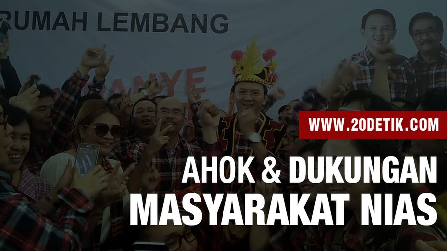 Ahok Dapat Pakaian Adat Nias