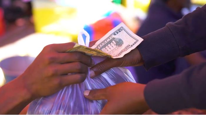 Harga Miring jadi Pemikat Warga Timor Leste Berbelanja di Pasar Turiskain