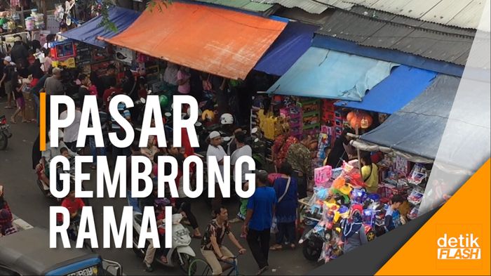 Masyarakat Serbu Pasar Gembrong di Hari Kedua Lebaran