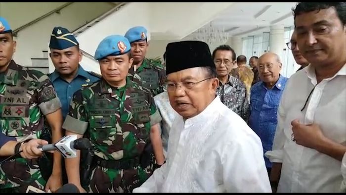 JK Salut Peserta Aksi Jumatan Dalam Guyuran Hujan