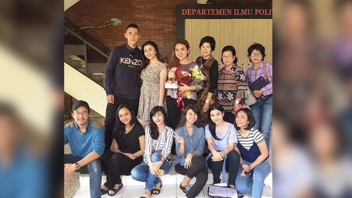 Yuki Kato Dipuji karena Foto Bareng Mantan yang Kini Pacari Ariel