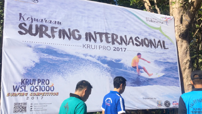 Serunya Kejuaraan Surfing Internasional di Krui Lampung