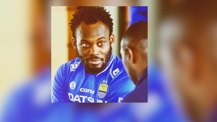 Netizen Komentari Foto Essien Pakai Jersey Persib di Instagram FIFA