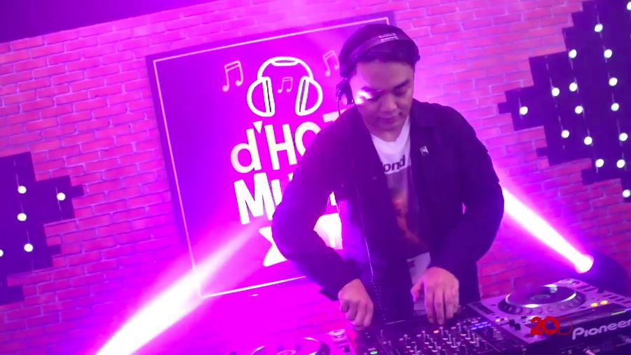 Penampilan Dipha Barus Bawakan No One Can Stop Us