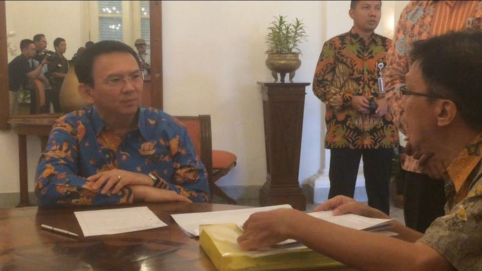 Ahok Kapok Berpolitik