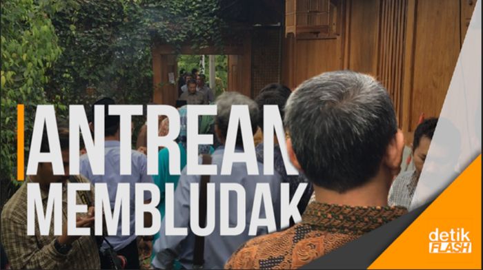 Gelar Open House, Rumah Anies Disesaki Warga yang Mau Foto