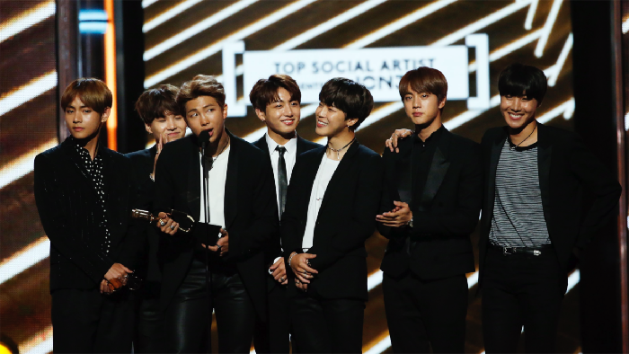 BTS Artis K-Pop Pertama yang Raih Billboard 2017