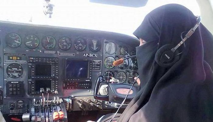 Pilot Bercadar Ini Pecahkan Rekor Dunia