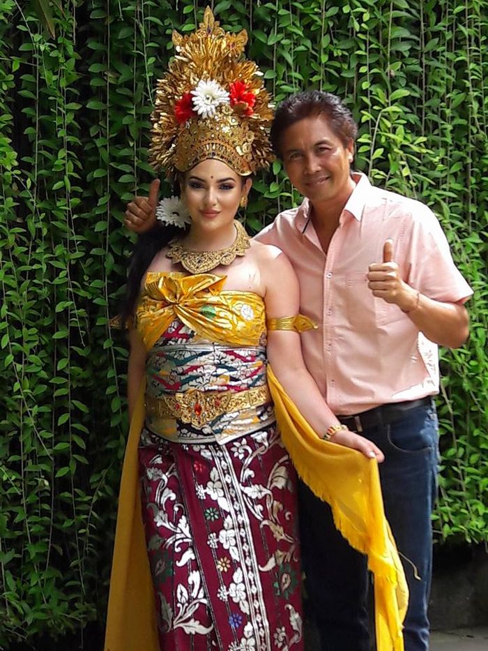 Heboh! Putri Raja Salman Pakai Baju Bali