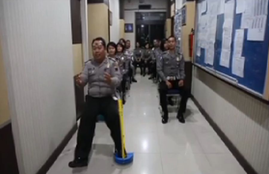 Kocak! Video Sopir Ugal-ugalan Versi Polantas Jateng