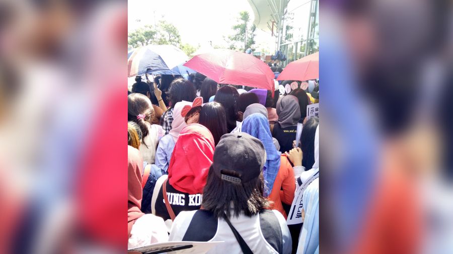Penggemar Marah-marah di Medsos Soal Antrean Konser BTS