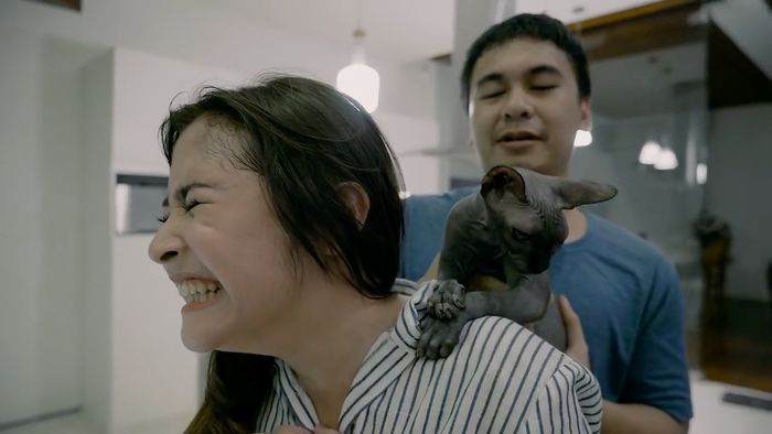Gendong Kucing Gundul, Prilly Latuconsina Takut Setengah Mati