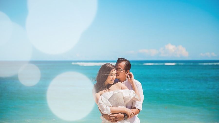 Romantis! Sammy Simorangkir Resmi Nikahi Viviane