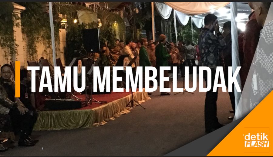 Jokowi Buka Acara Midodareni dengan Permintaan Maaf
