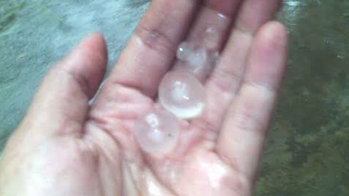 Netizen Komentari Fenomena Hujan Es di Jakarta