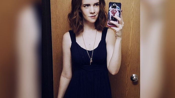 Wanita Ini Dibilang Mirip Banget Emma Watson, Setuju?