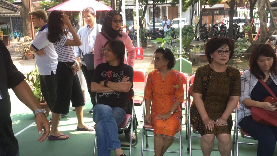 Nyoblos Bareng Dhani, Once Datang dengan Ibundanya