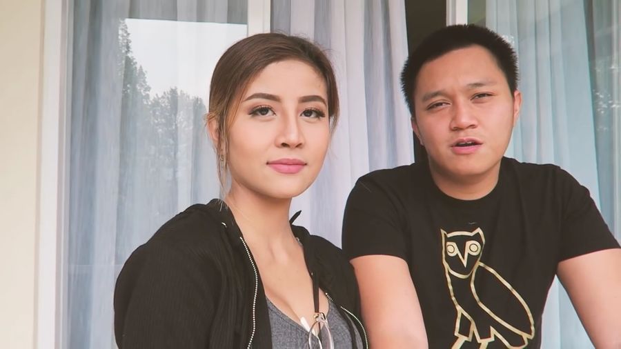 Video Kenangan Awkarin dan Oka Mahendra Putra