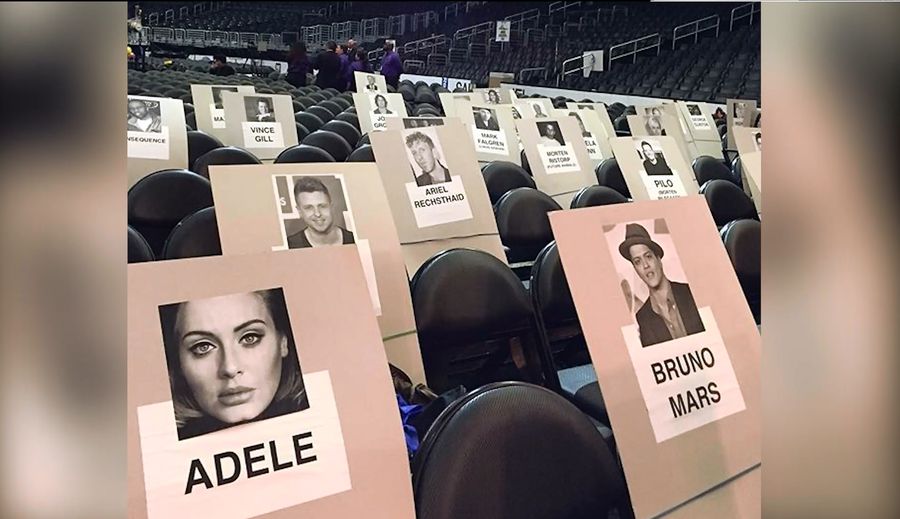 Adele Duduk di Sebelah Bruno Mars di Grammy Awards 2017
