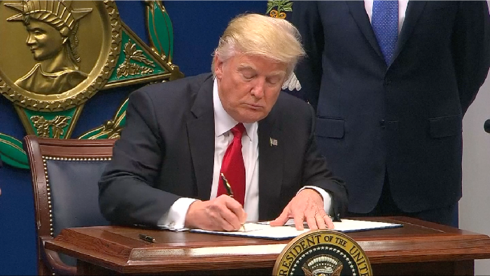 Ini 7 Negara Muslim yang Dilarang Trump Masuk AS