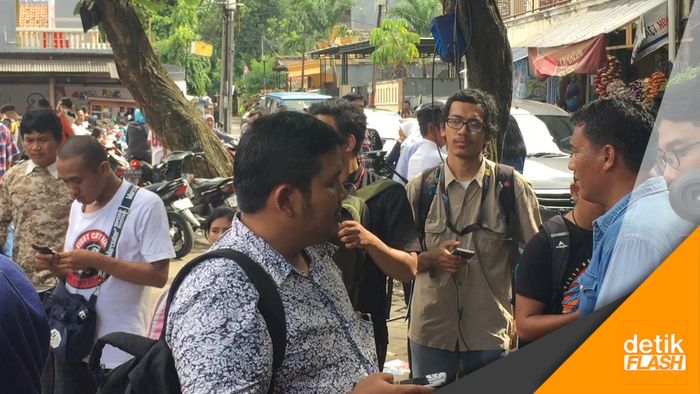 Ahok akan Pantau Quick Count dari Rumah Lembang