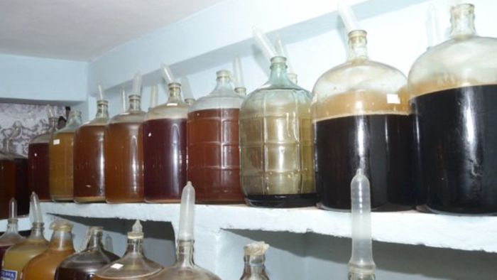 Kondom Digunakan untuk Produksi Wine di Kuba