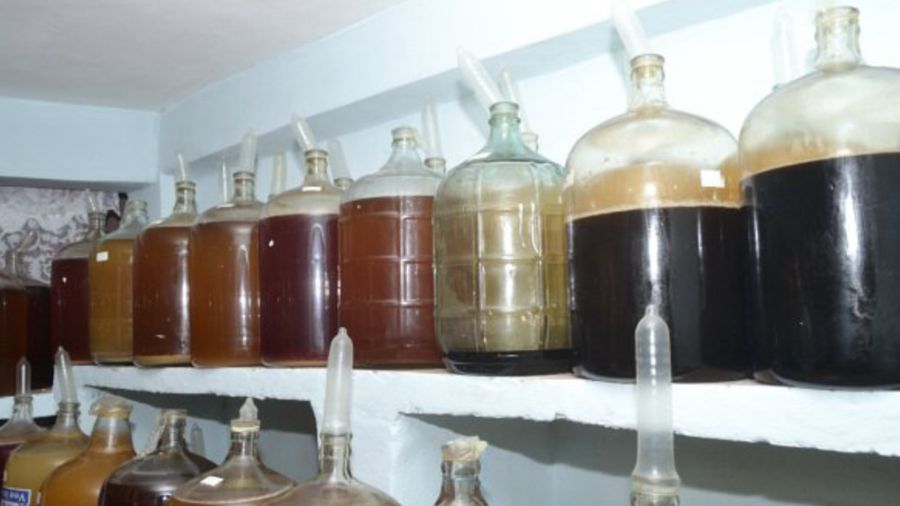 Kondom Digunakan untuk Produksi Wine di Kuba
