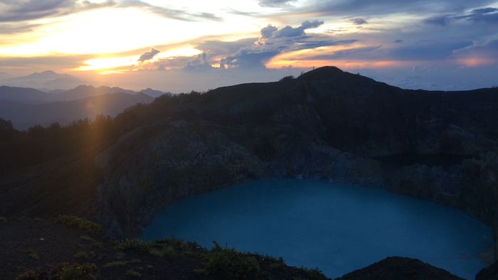 Keindahan Danau Tiga Warna Kelimutu yang Mendunia